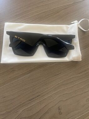 Black ETRO Oversized Womens Square Sunglasses W/Gold trim